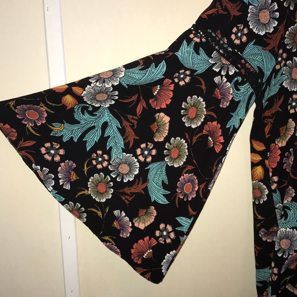 Floral top - Picture 2 of 8
